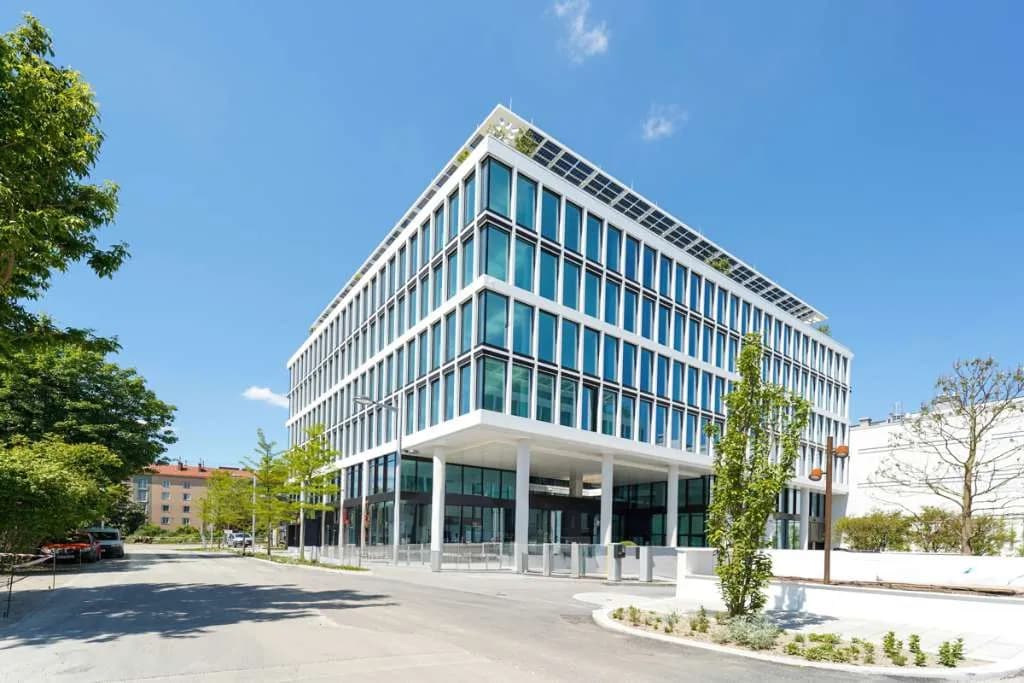 Gewerbeimmobilie mieten in Wien – 485 m², € 24