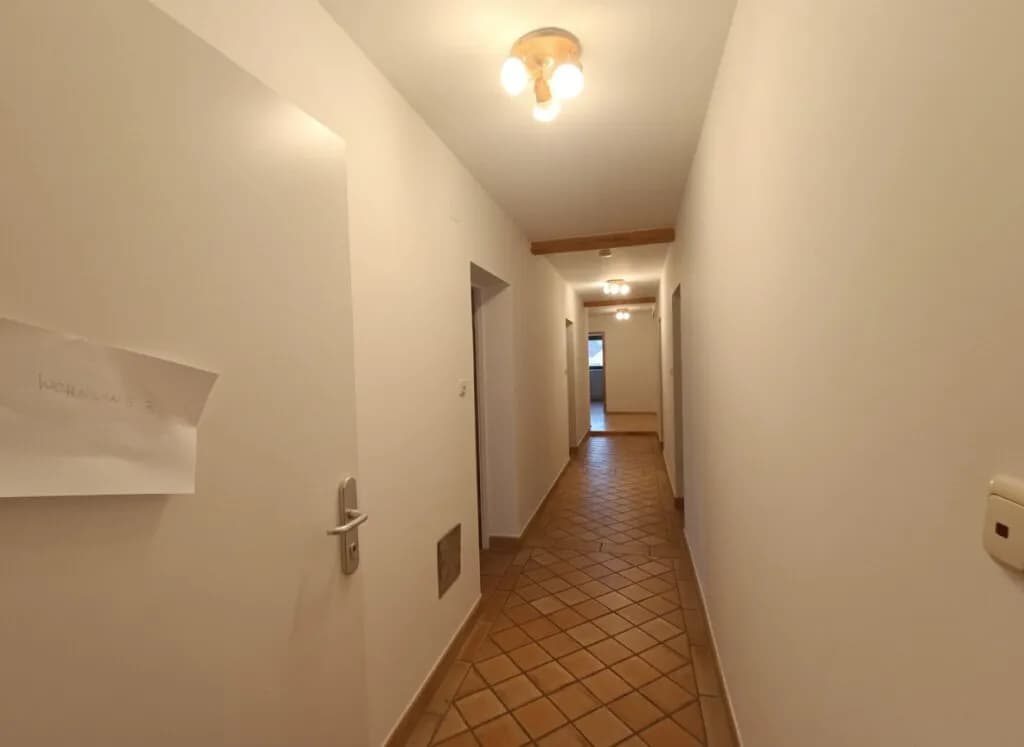 3-Zimmer-Wohnung mieten in Hollabrunn – 113,67 m², € 925 – Bild 2 von 13