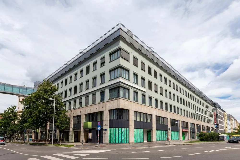 Gewerbeimmobilie mieten in Wien – 1 316 m², € 13