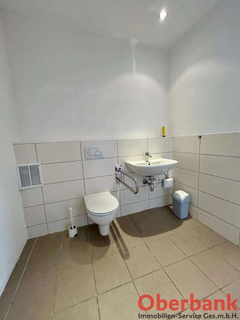 5-Zimmer-Gewerbeimmobilie mieten in Vöcklabruck – 170 m² – Bild 5 von 8
