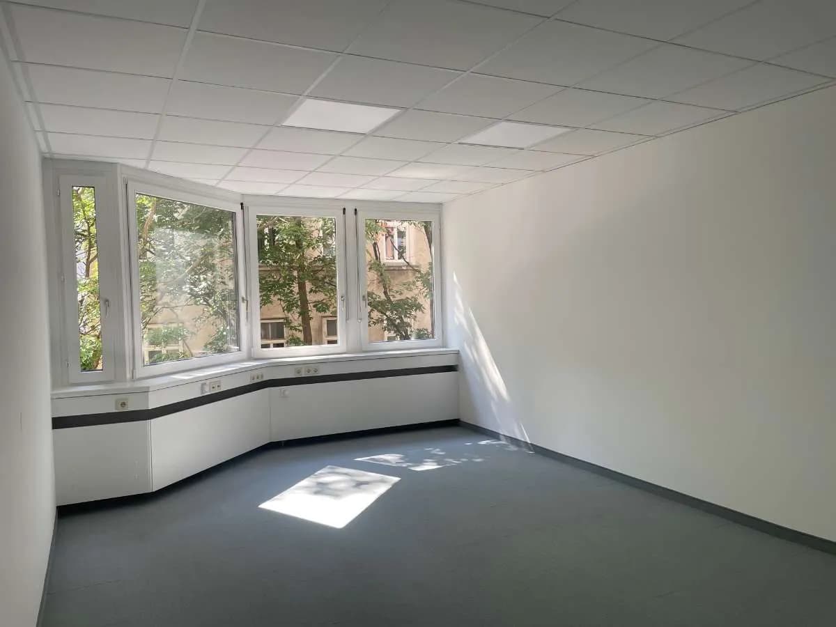 Gewerbeimmobilie mieten in Wien – 425 m², € 5.378