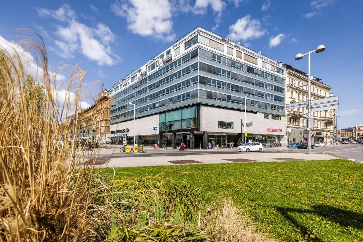 Gewerbeimmobilie mieten in Wien – 1 300 m², € 35.035 – Bild 1 von 4
