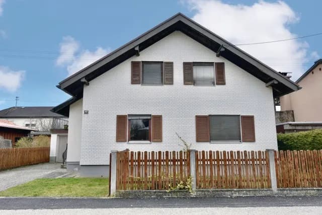 Haus kaufen in Braunau am Inn – 140 m², € 270.000