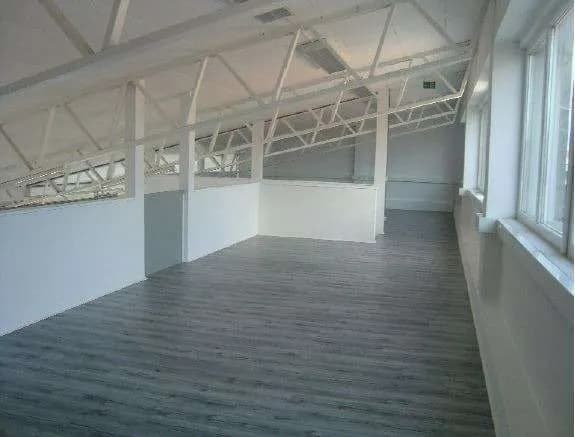 Gewerbeimmobilie mieten in Wiener Neustadt – 283 m², € 2.694