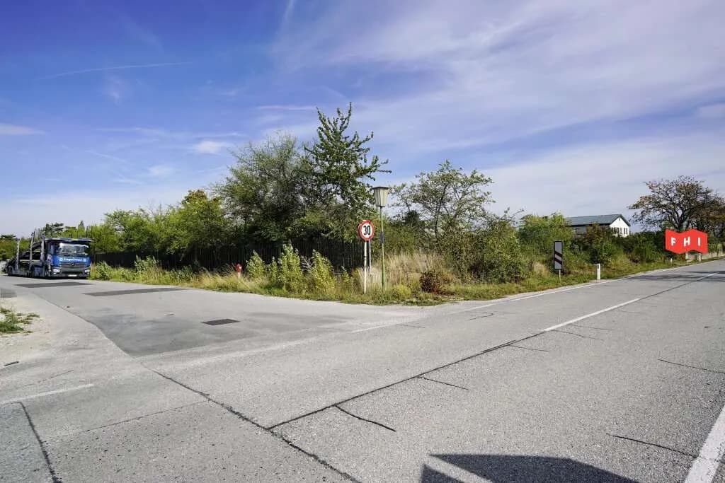 Immobilie mieten in Wiener Neustadt Land – 8 500 m², € 8.500 – Bild 2 von 12