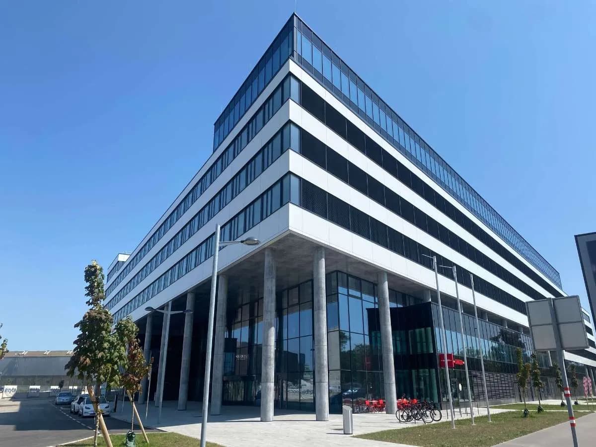 Gewerbeimmobilie mieten in Wien – 4 900 m², € 107.800 – Bild 1 von 16