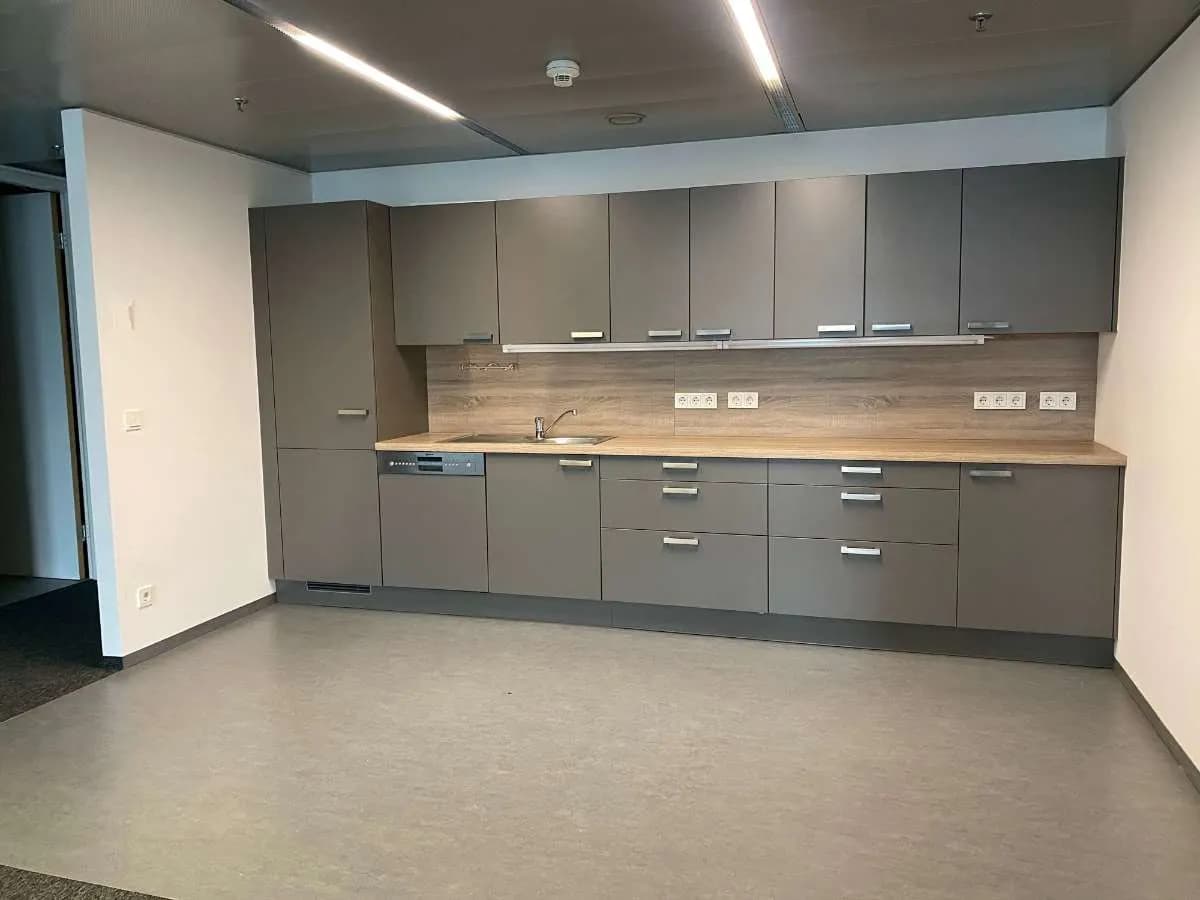 Gewerbeimmobilie mieten in Wien – 1 387 m², € 27.671 – Bild 3 von 9