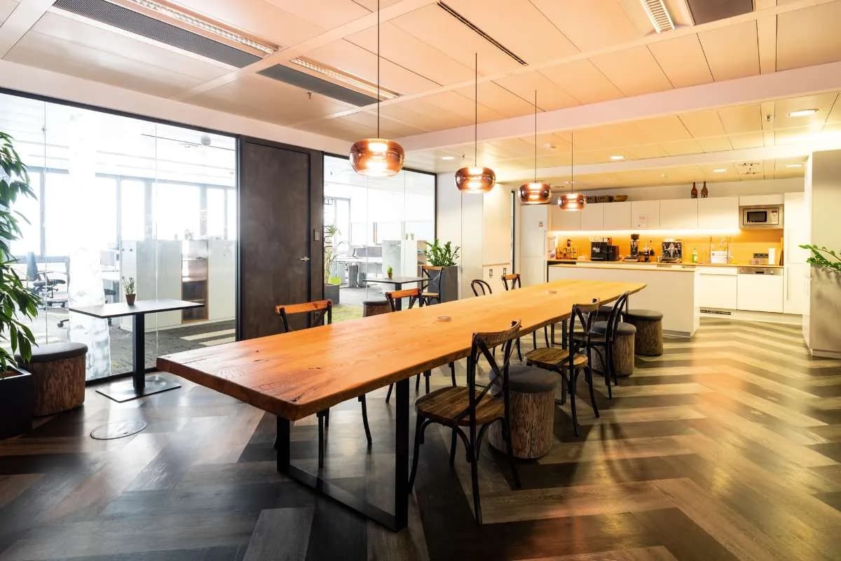 Gewerbeimmobilie mieten in Wien – 589 m², € 9.135