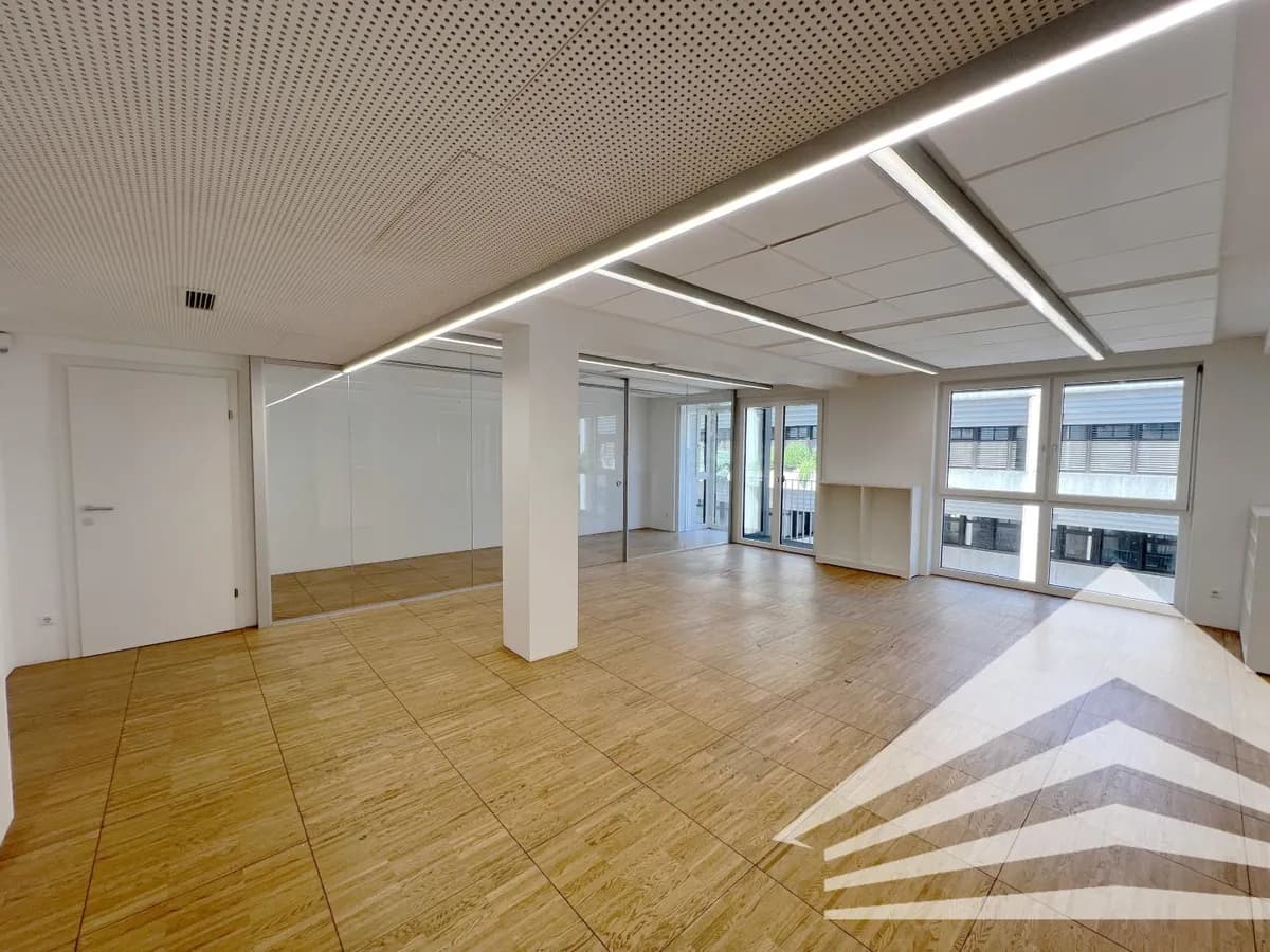 10-Zimmer-Gewerbeimmobilie mieten in Linz – 318 m², € 4.675