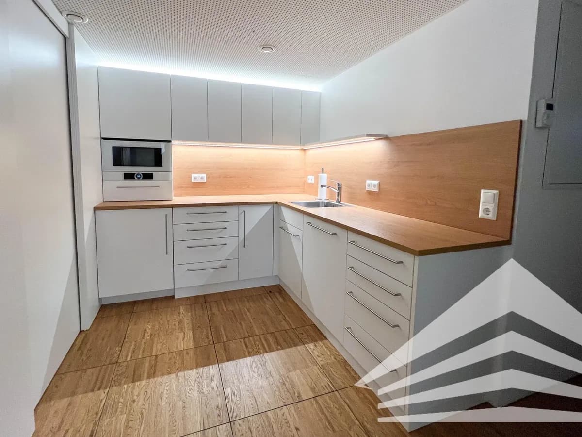 10-Zimmer-Gewerbeimmobilie mieten in Linz – 318 m², € 4.675 – Bild 6 von 10