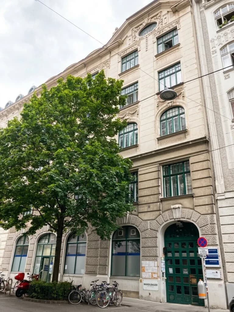 3-Zimmer-Wohnung mieten in Wien – 114,02 m², € 2.104