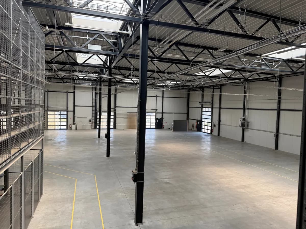 Gewerbeimmobilie mieten in Wien – 2 707 m², € 33.000 – Bild 2 von 6