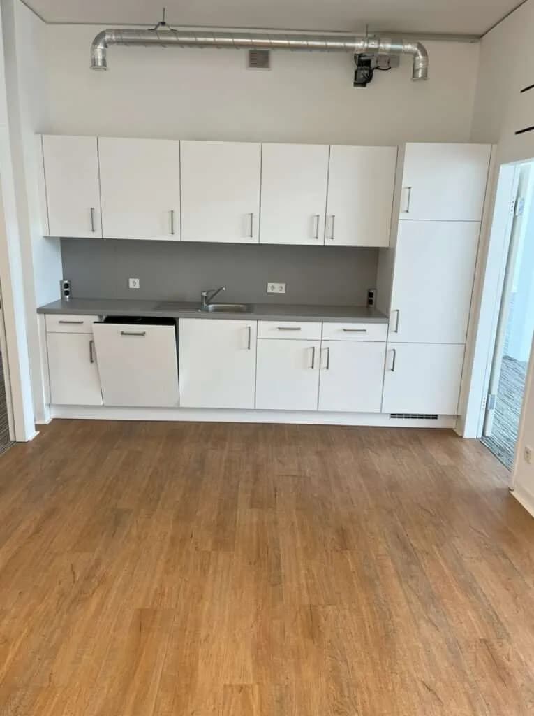 6-Zimmer-Gewerbeimmobilie mieten in Wien – 273 m², € 4.835 – Bild 9 von 10