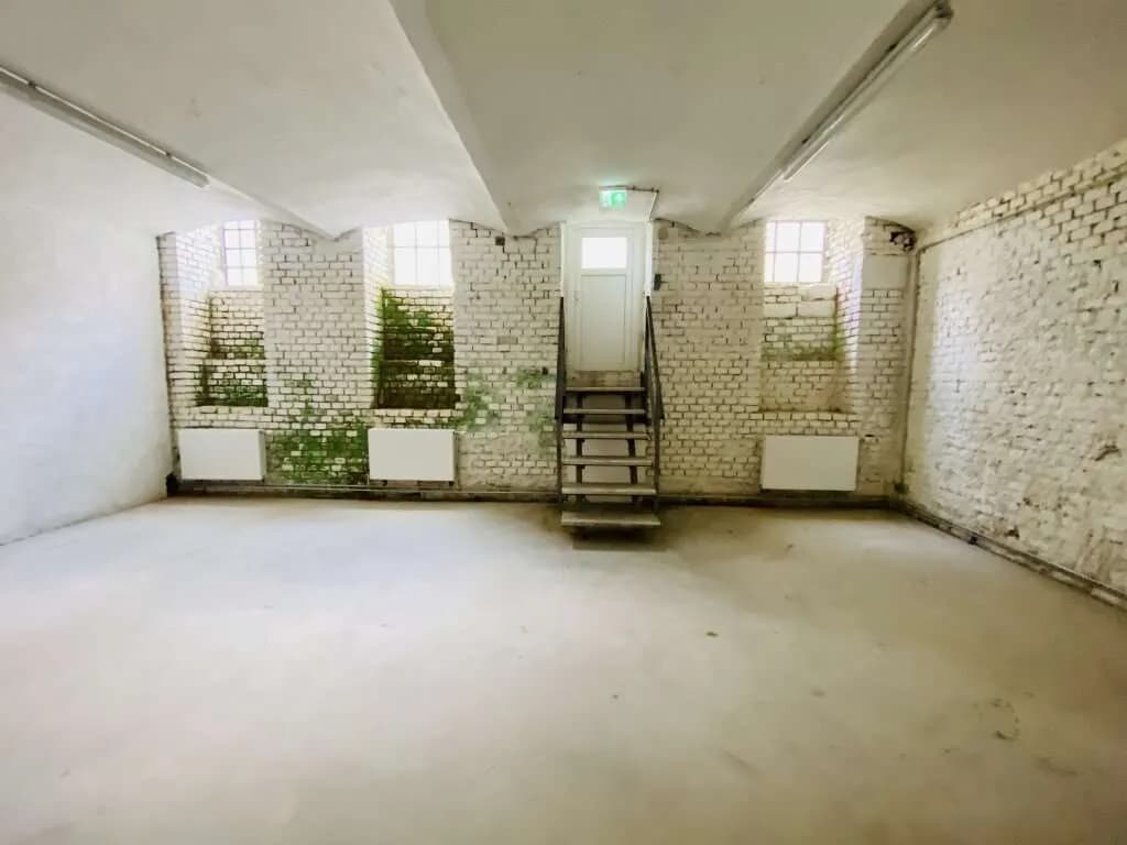 15-Zimmer-Gewerbeimmobilie mieten in Wien – 291,26 m², € 1.845