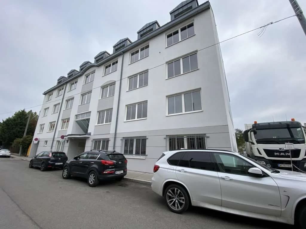 Gewerbeimmobilie mieten in Wien – 117 m², € 9