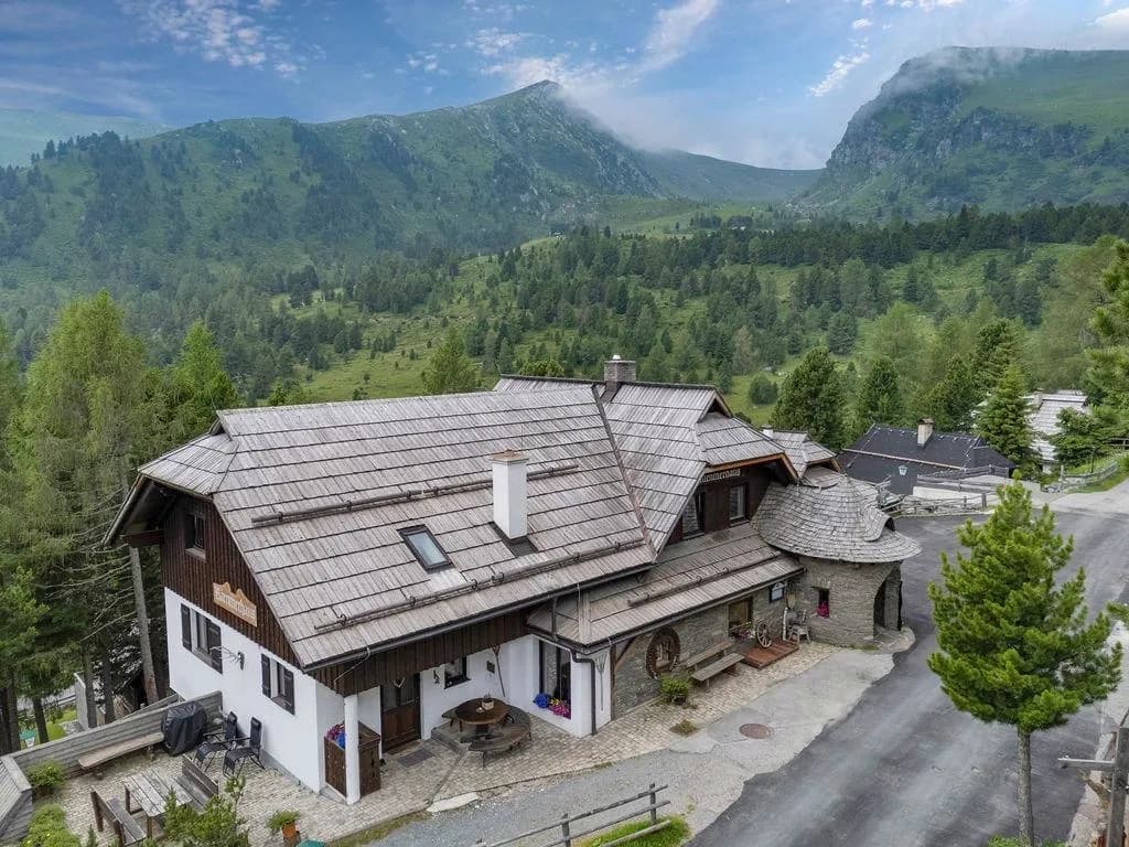 10-Zimmer-Haus kaufen in Feldkirchen – 484,95 m², € 1.230.000 – Bild 2 von 13