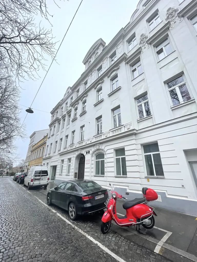 8-Zimmer-Gewerbeimmobilie mieten in Wien – 288 m², € 1.907