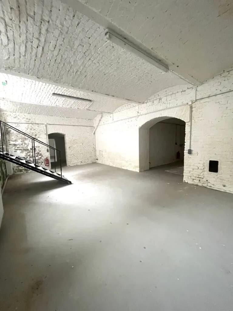 8-Zimmer-Gewerbeimmobilie mieten in Wien – 288 m², € 1.907 – Bild 2 von 16