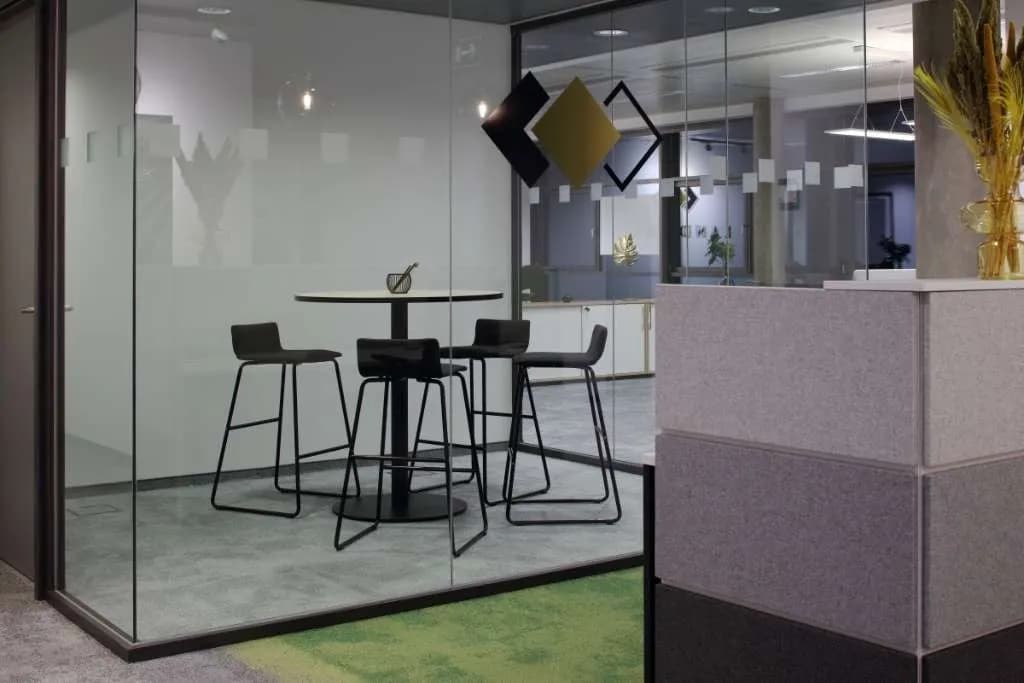 Gewerbeimmobilie mieten in Wien – 1 112 m², € 20.455