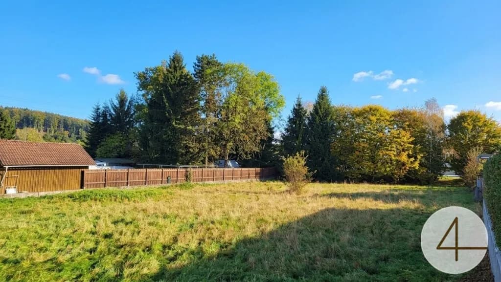 Grundstück kaufen in Gmunden – 1 637 m², € 210.000