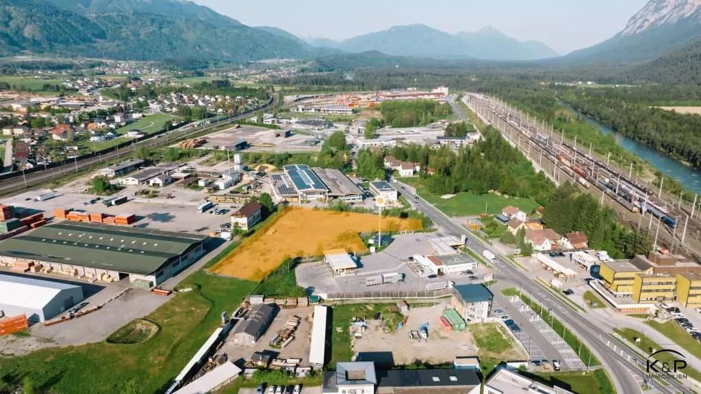 Grundstück mieten in Villach Land – 8 300 m², € 7.055
