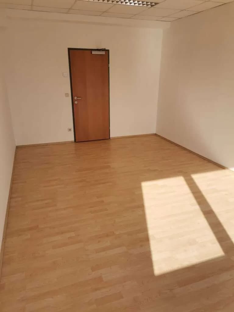 1-Zimmer-Gewerbeimmobilie mieten in Baden – 23 m², € 330 – Bild 2 von 4