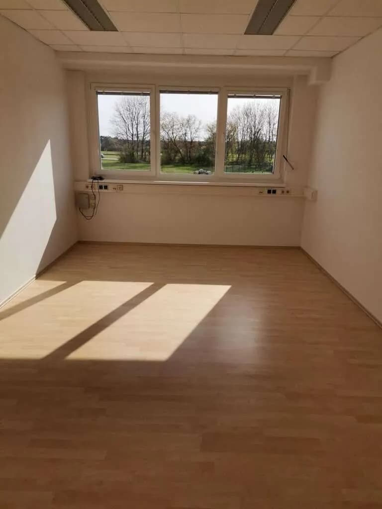 1-Zimmer-Gewerbeimmobilie mieten in Baden – 23 m², € 330 – Bild 3 von 4