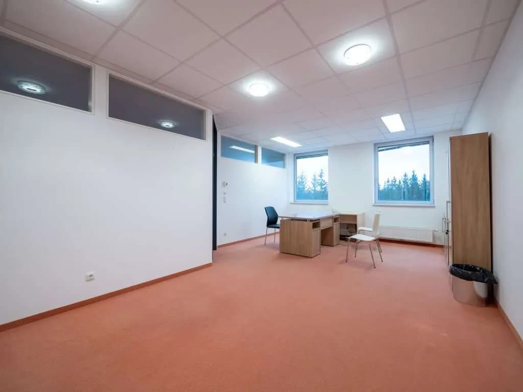 3-Zimmer-Gewerbeimmobilie mieten in Vöcklabruck – 72 m², € 989 – Bild 3 von 14
