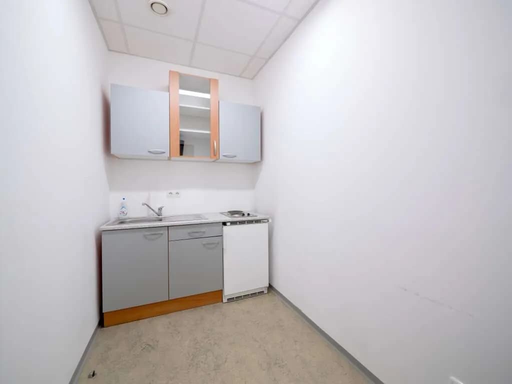 3-Zimmer-Gewerbeimmobilie mieten in Vöcklabruck – 72 m², € 989 – Bild 6 von 14