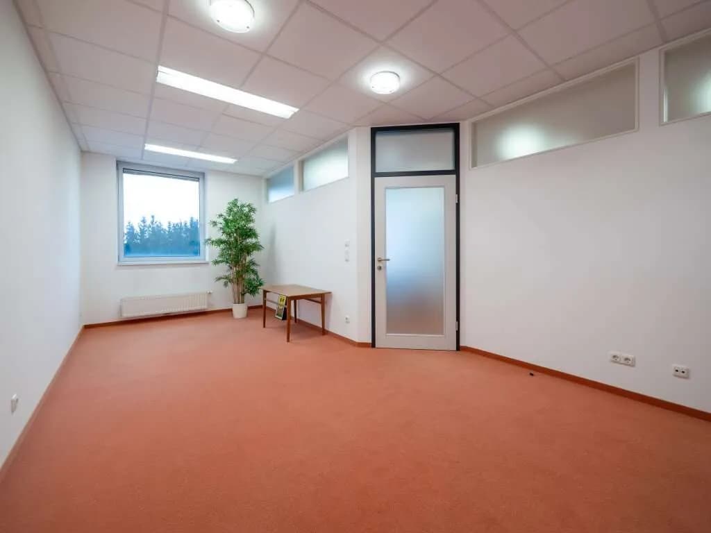3-Zimmer-Gewerbeimmobilie mieten in Vöcklabruck – 72 m², € 989 – Bild 10 von 14