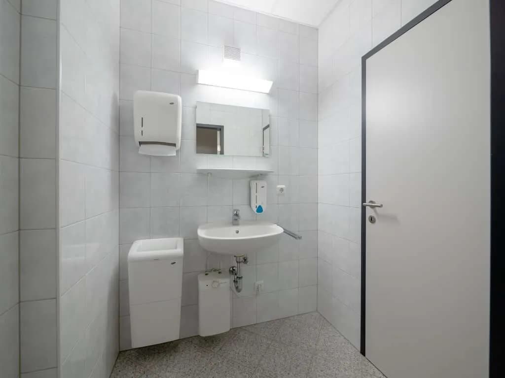 3-Zimmer-Gewerbeimmobilie mieten in Vöcklabruck – 72 m², € 989 – Bild 12 von 14
