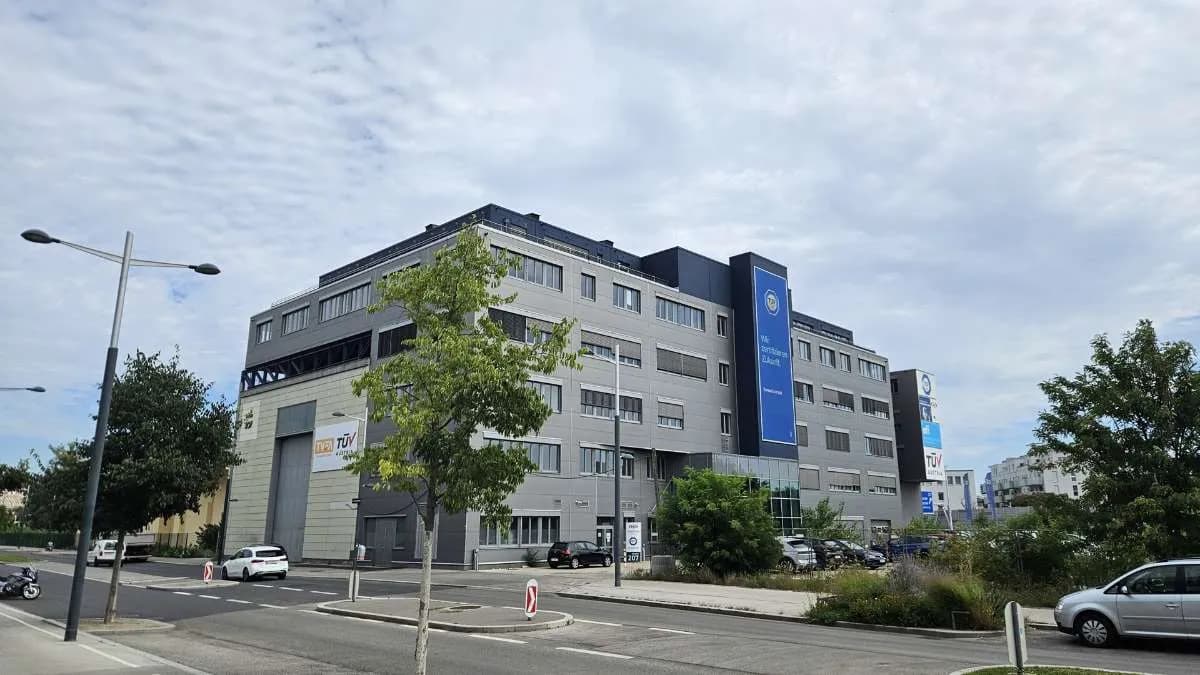 Gewerbeimmobilie mieten in Wien – 1 880 m², € 25.751 – Bild 1 von 12