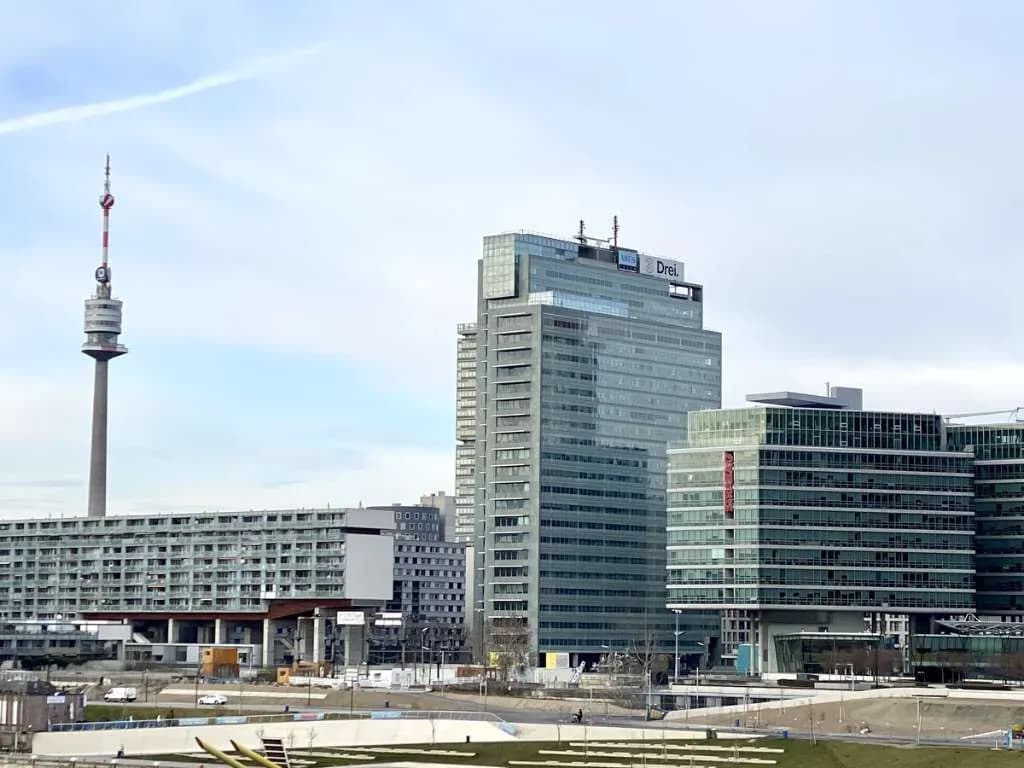 Gewerbeimmobilie mieten in Wien – 1 387 m², € 15 – Bild 1 von 2