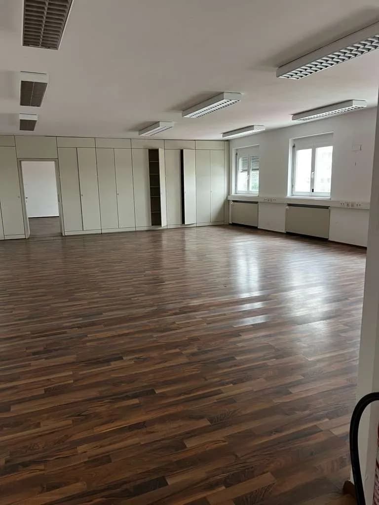 Gewerbeimmobilie mieten in Linz – 360 m², € 2.790