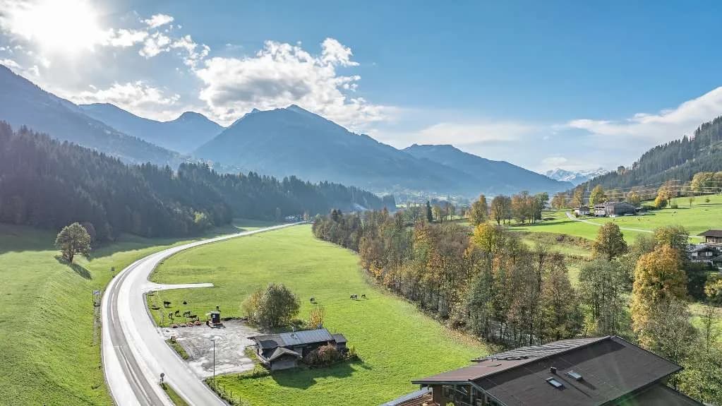 Immobilie kaufen in Kitzbühel – 9 972 m², € 5.160.000 – Bild 2 von 12