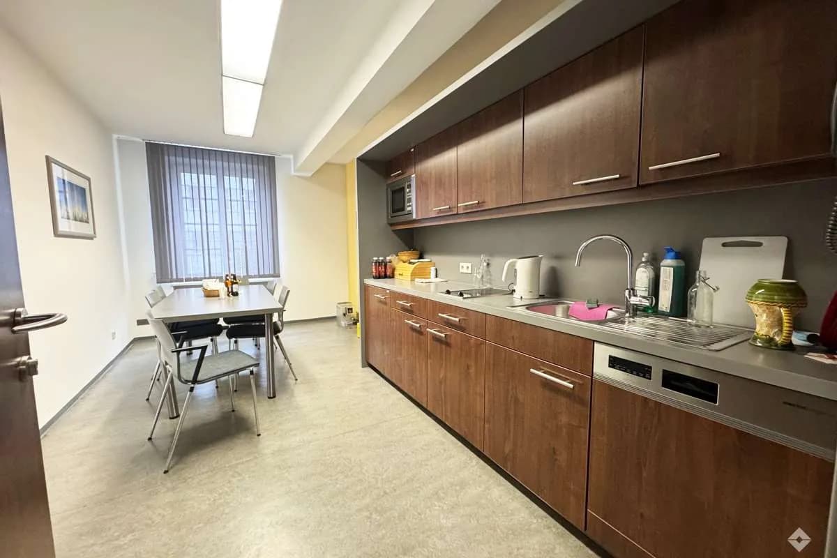 Gewerbeimmobilie mieten in Salzburg Stadt – 376 m², € 2.700 – Bild 8 von 11