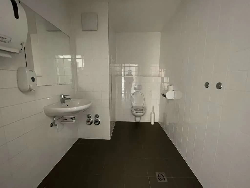 4-Zimmer-Gewerbeimmobilie mieten in Neusiedl am See – 125 m², € 1.850 – Bild 9 von 13