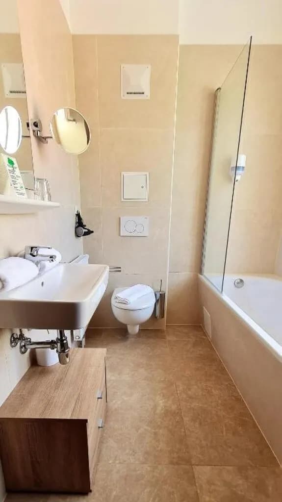 47-Zimmer-Gewerbeimmobilie kaufen in Wiener Neustadt Land – 2 921 m² – Bild 5 von 11