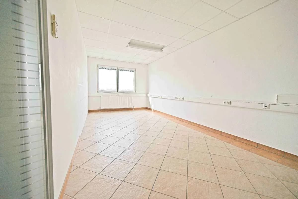 Gewerbeimmobilie mieten in Urfahr-Umgebung – 1 255 m², € 5 – Bild 14 von 17