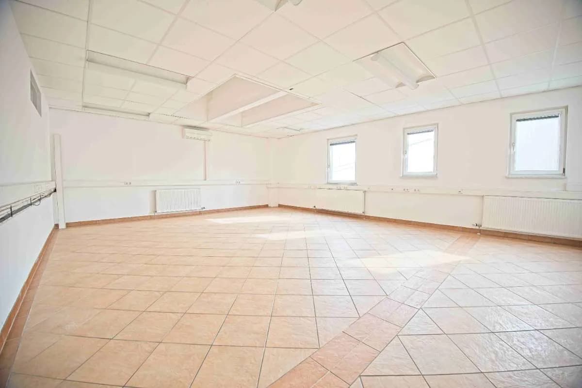 Gewerbeimmobilie mieten in Urfahr-Umgebung – 1 255 m², € 5 – Bild 16 von 17