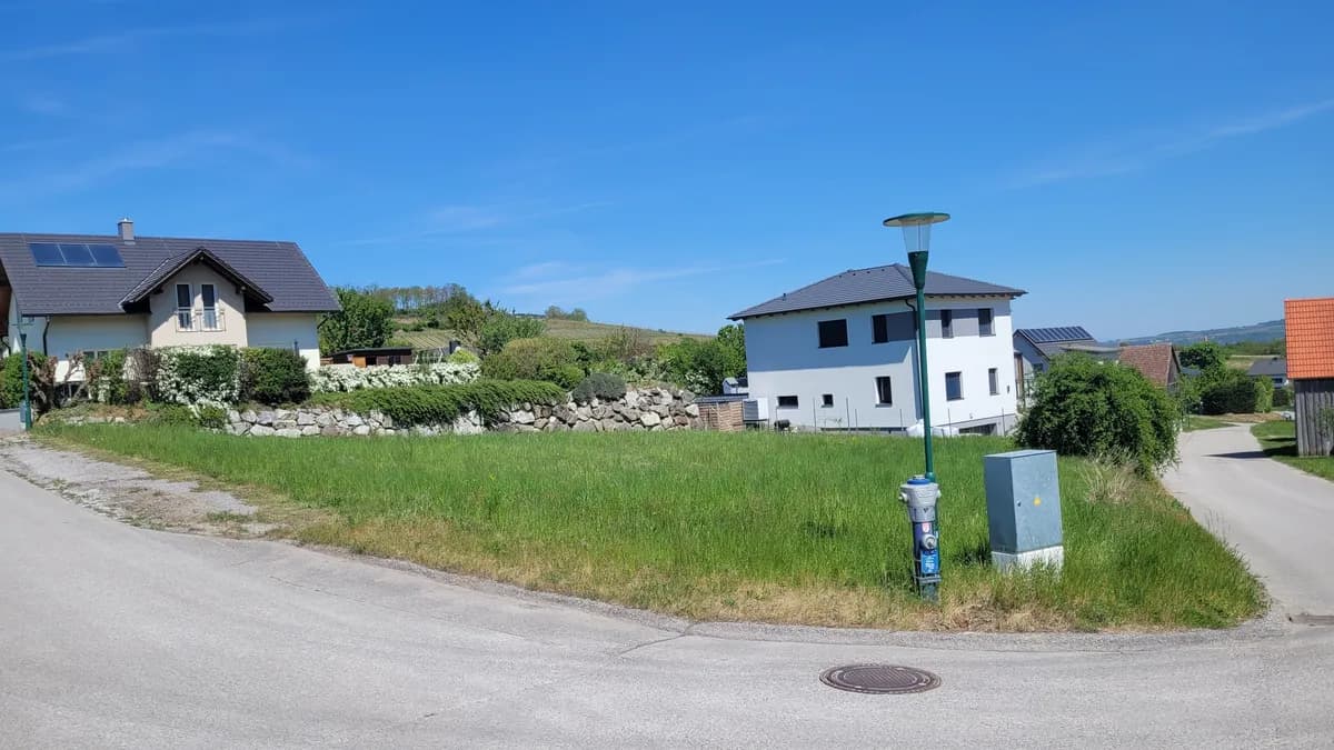 Grundstück kaufen in Sankt Pölten Land – 880 m², € 150.000