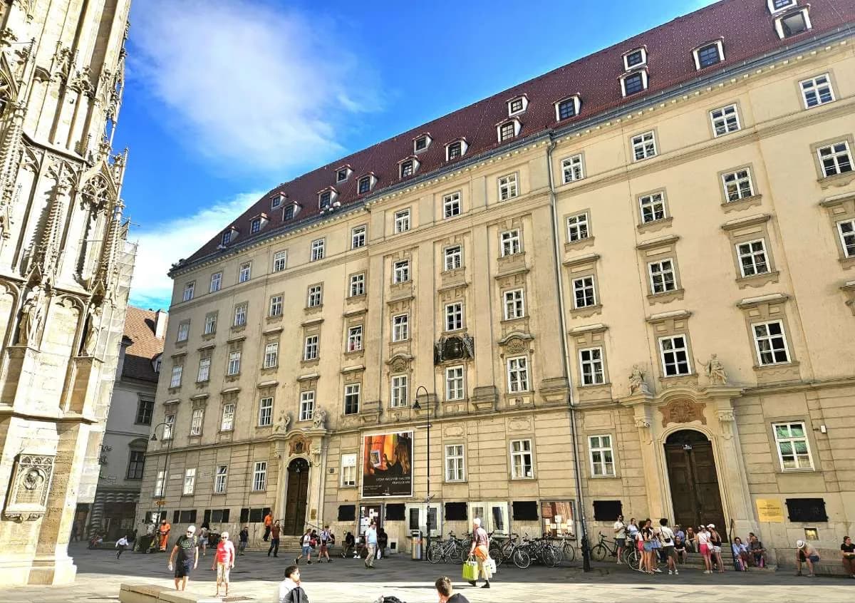 Gewerbeimmobilie mieten in Wien – 650 m², € 24 – Bild 2 von 13