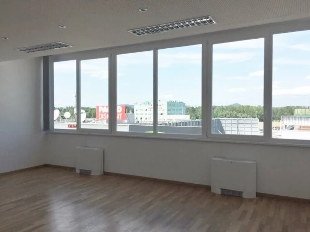 Gewerbeimmobilie mieten in Salzburg-Umgebung – 56 m², € 983