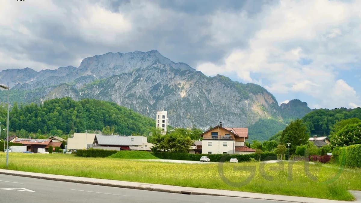 Grundstück kaufen in Hallein – 2 300 m², € 3.500.000