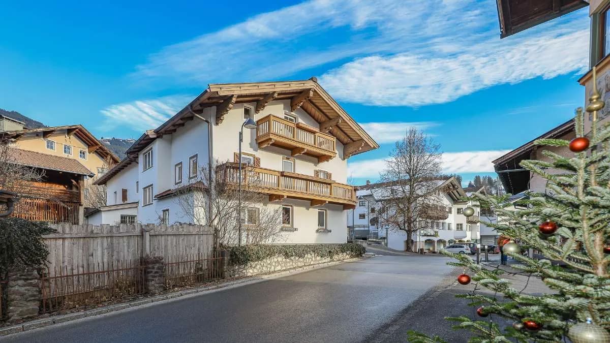 9-Zimmer-Immobilie kaufen in Kitzbühel – 300 m², € 990.000 – Bild 2 von 31
