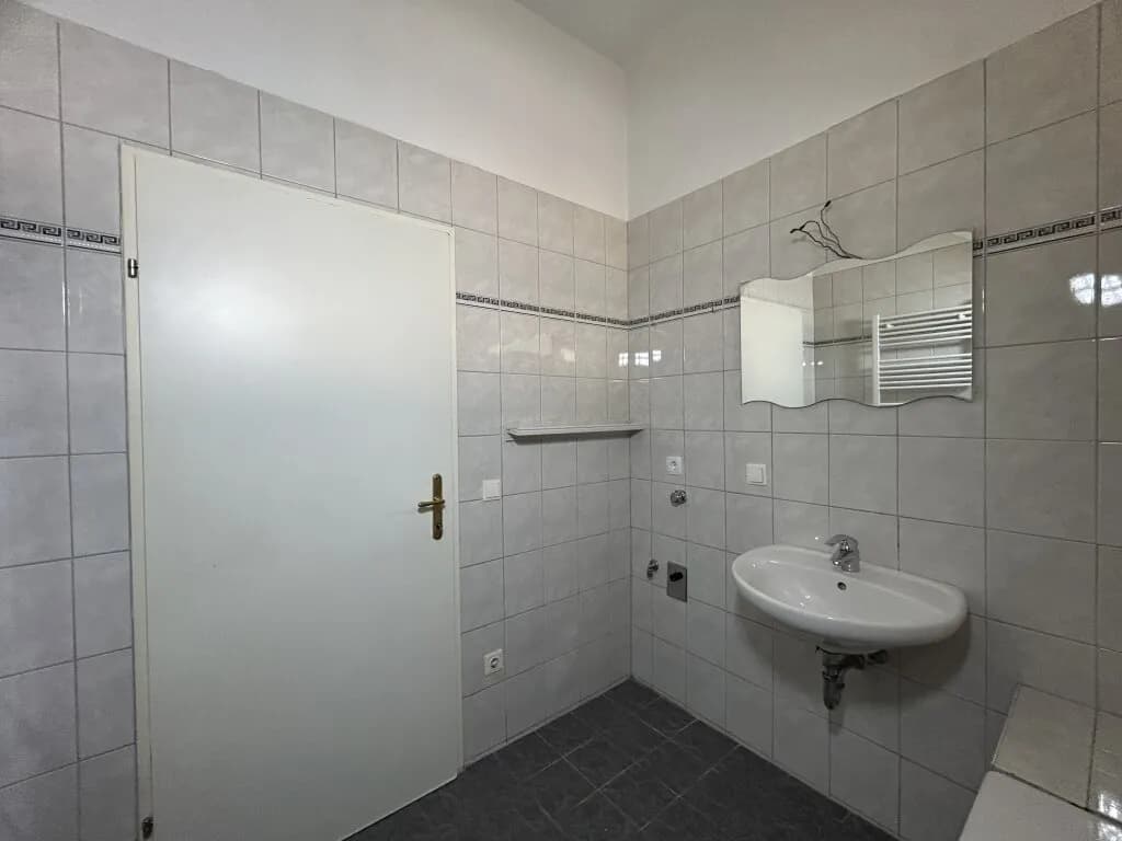 9-Zimmer-Gewerbeimmobilie kaufen in Tulln – 362 m², € 599.000 – Bild 36 von 45