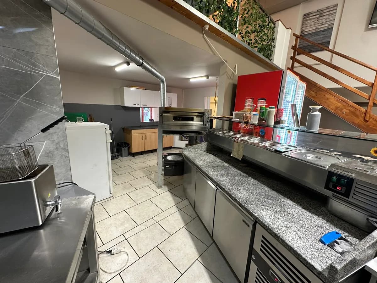 Gewerbeimmobilie mieten in Vöcklabruck – 114 m², € 900 – Bild 2 von 8