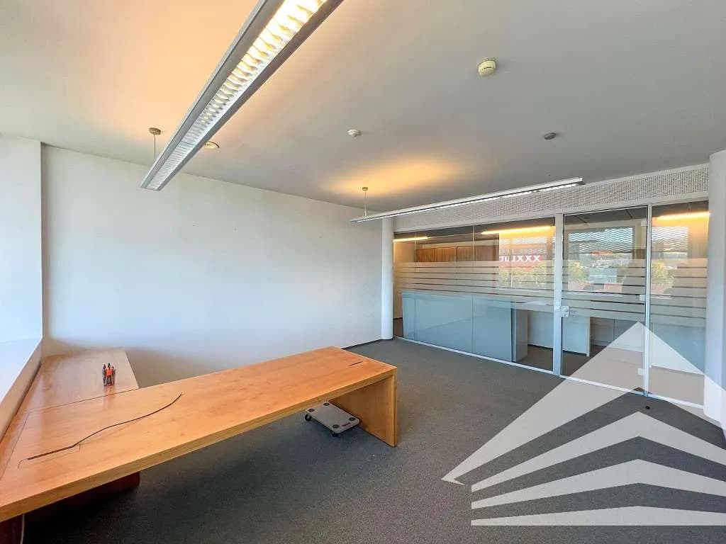 4-Zimmer-Gewerbeimmobilie mieten in Linz – 130 m², € 2.441