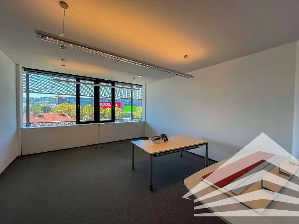 4-Zimmer-Gewerbeimmobilie mieten in Linz – 130 m², € 2.441 – Bild 3 von 7