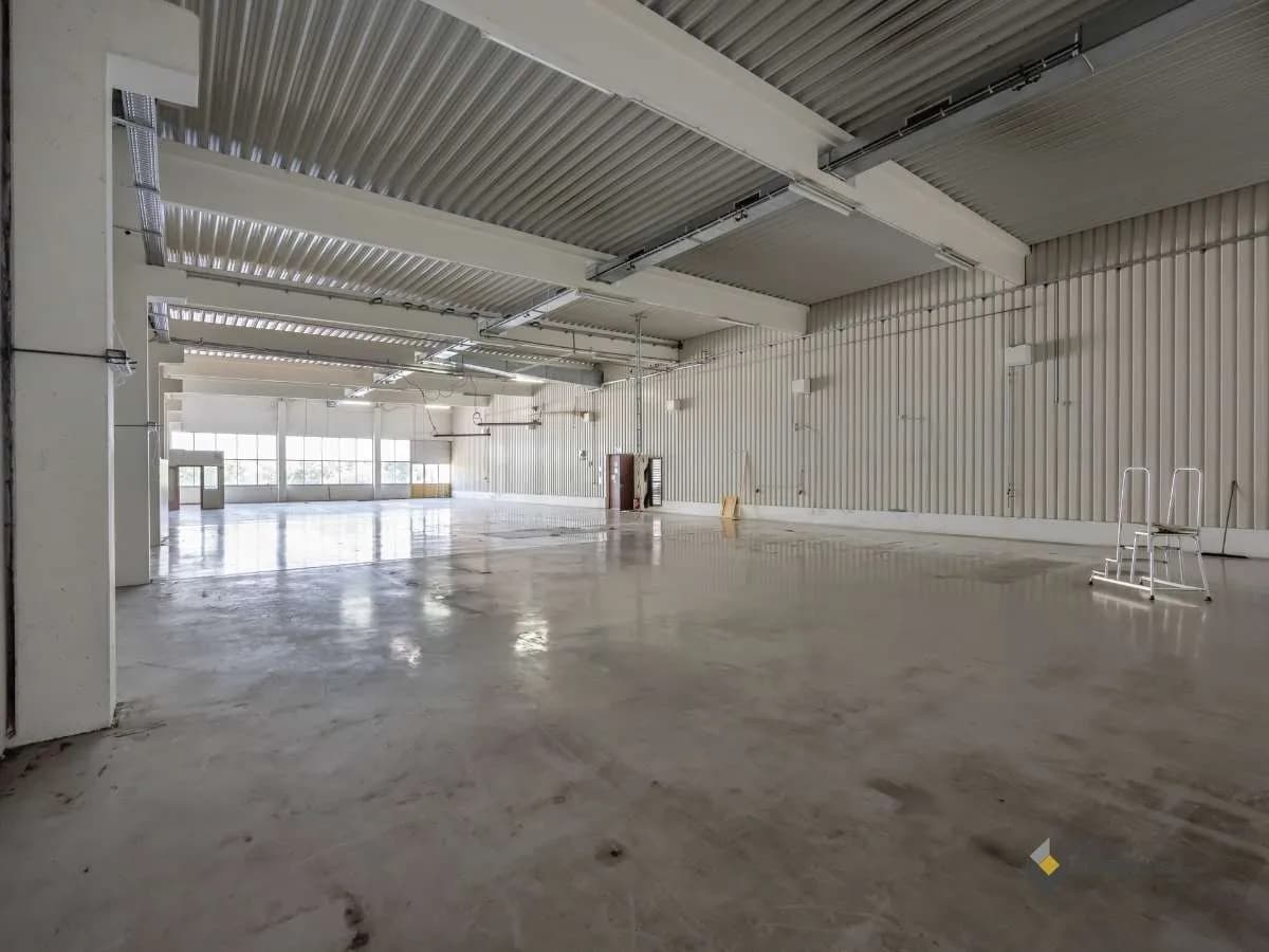 Gewerbeimmobilie mieten in Wien – 3 072 m², € 19.800 – Bild 2 von 4